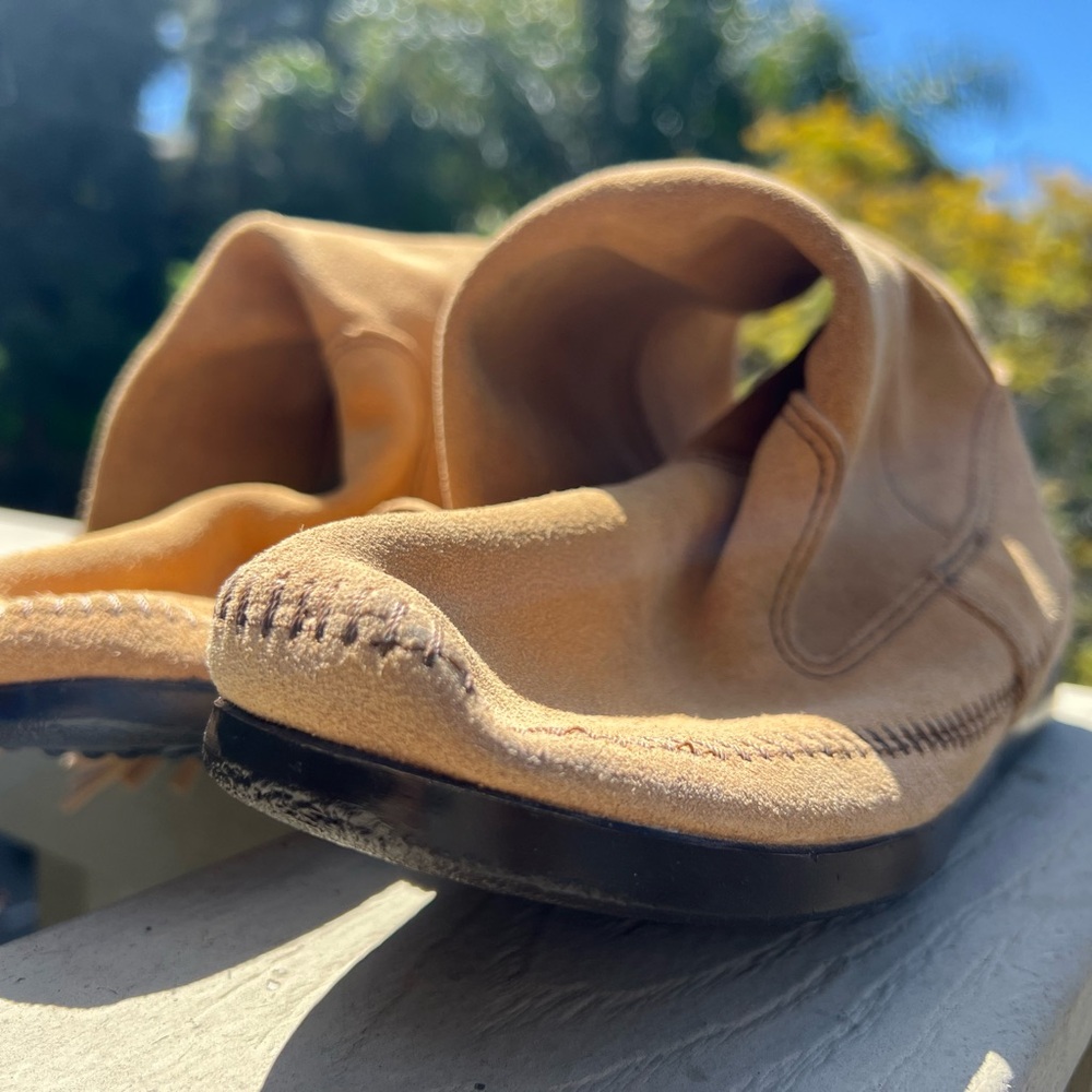 Minnetonka Moccasins- Tan